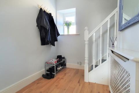 Flat 2, 52 Cheltenham Mount, Harrogate, HG1 1DL