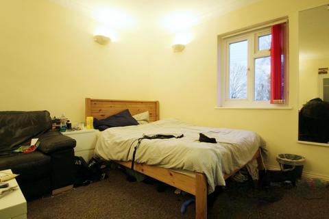 Studio to rent, Swinburne Road, Cowley