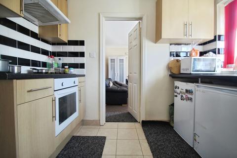 Studio to rent, Swinburne Road, Iffley