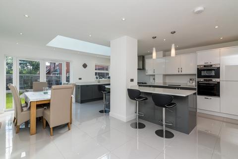 37 Blakeman Way, Lichfield, WS13 8FH