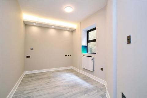 Studio to rent, Jacob Mansions, Umberston Street, Whitechapel, London