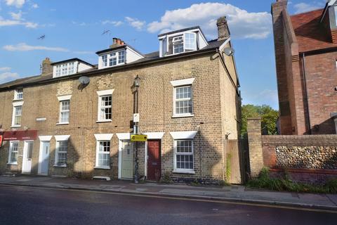 3 bedroom end of terrace house to rent, East Street, Saffron Walden