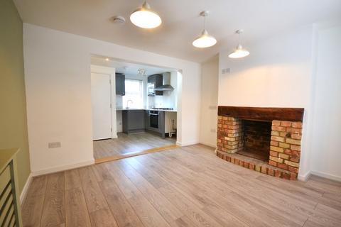 3 bedroom end of terrace house to rent, East Street, Saffron Walden