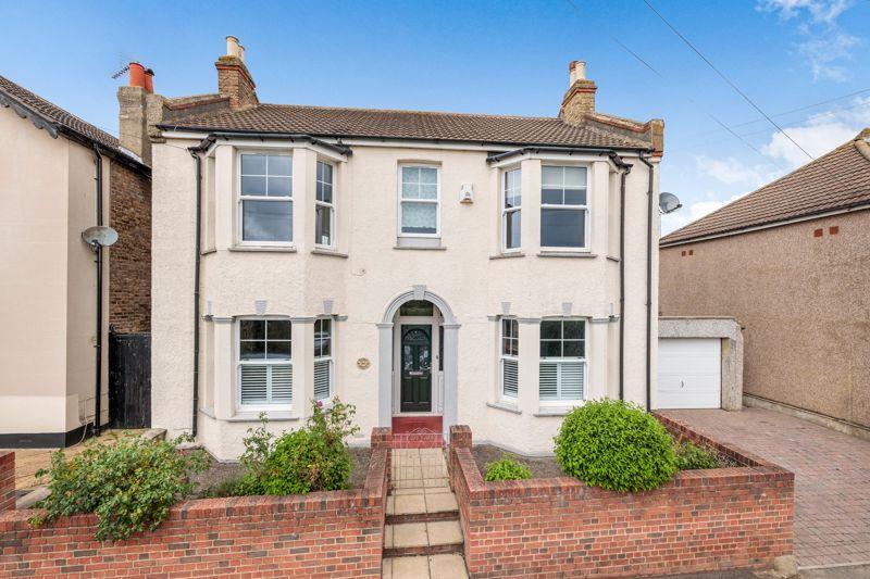 Shirehall Road, Hawley 4 bed detached house £675,000