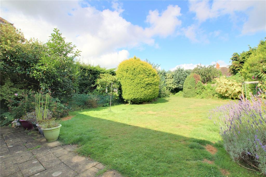 Pitts Lane, Earley, Reading... 3 bed detached house £1,750 pcm (£404 pw)