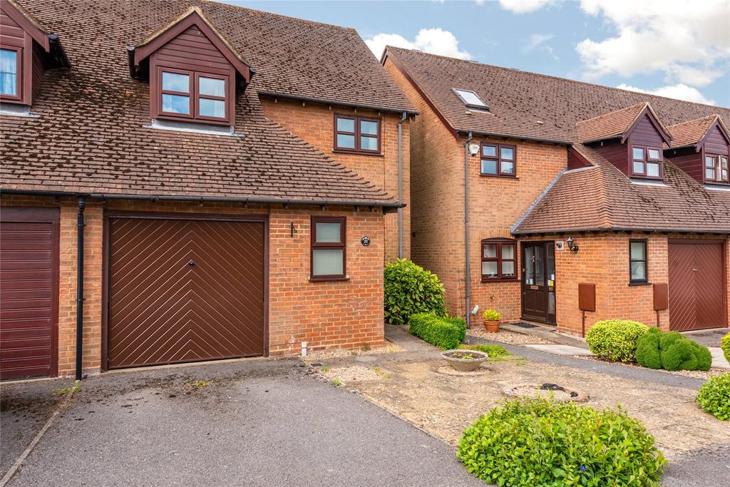 Jasmine Crescent, Princes Risborough... 3 bed semidetached house £1,695 pcm (£391 pw)