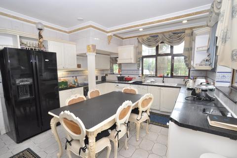 5 bedroom detached house to rent, London Road, Luton, LU1