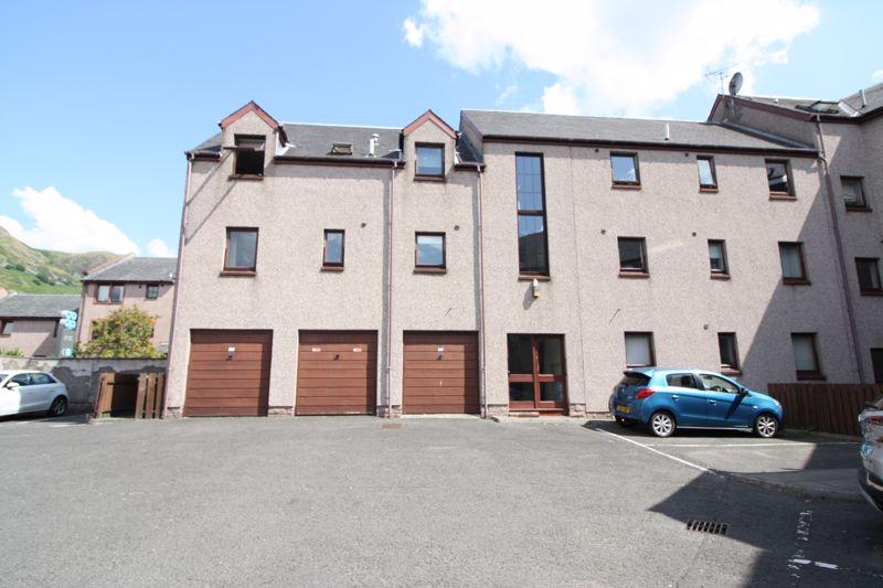19 Curran Court, Tillicoultry 2 bed apartment £81,500