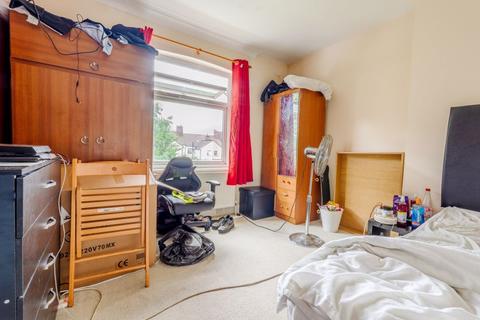 16 Vale Road, Sutton, SM1 1QH