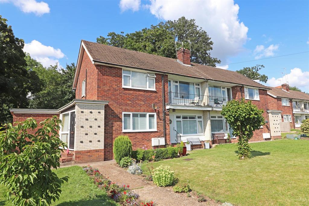 Holcon Court, Redhill 2 bed £300,000