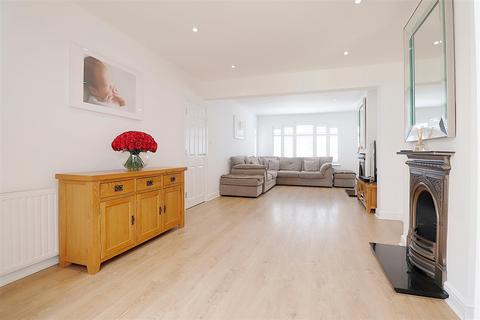 3 Mayfair Avenue, Bexleyheath, DA7 4TN