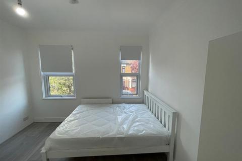 1 bedroom in a house share to rent - Denny Road, London