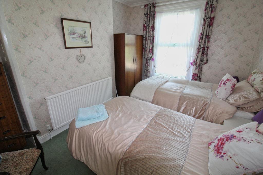Bedroom 2 (rear)