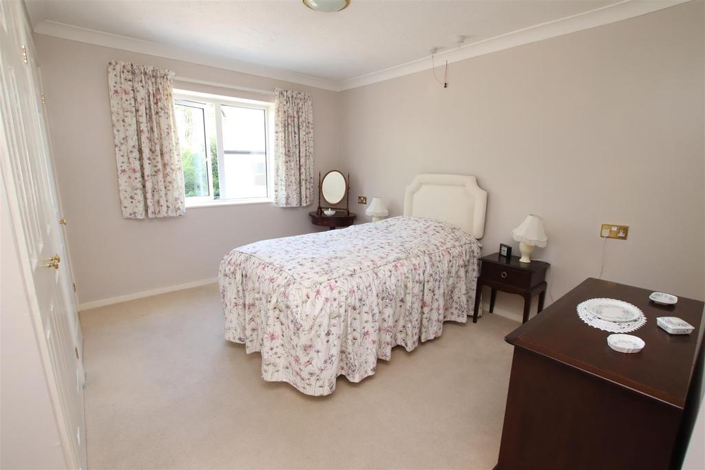 Bedroom 1.JPG