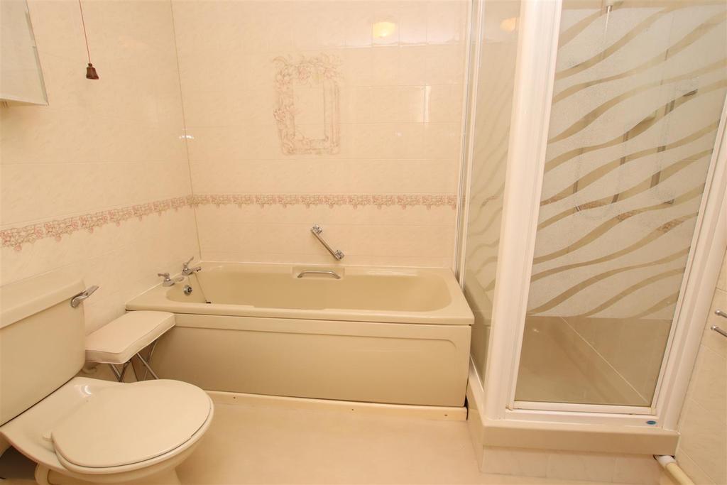 Bathroom.JPG