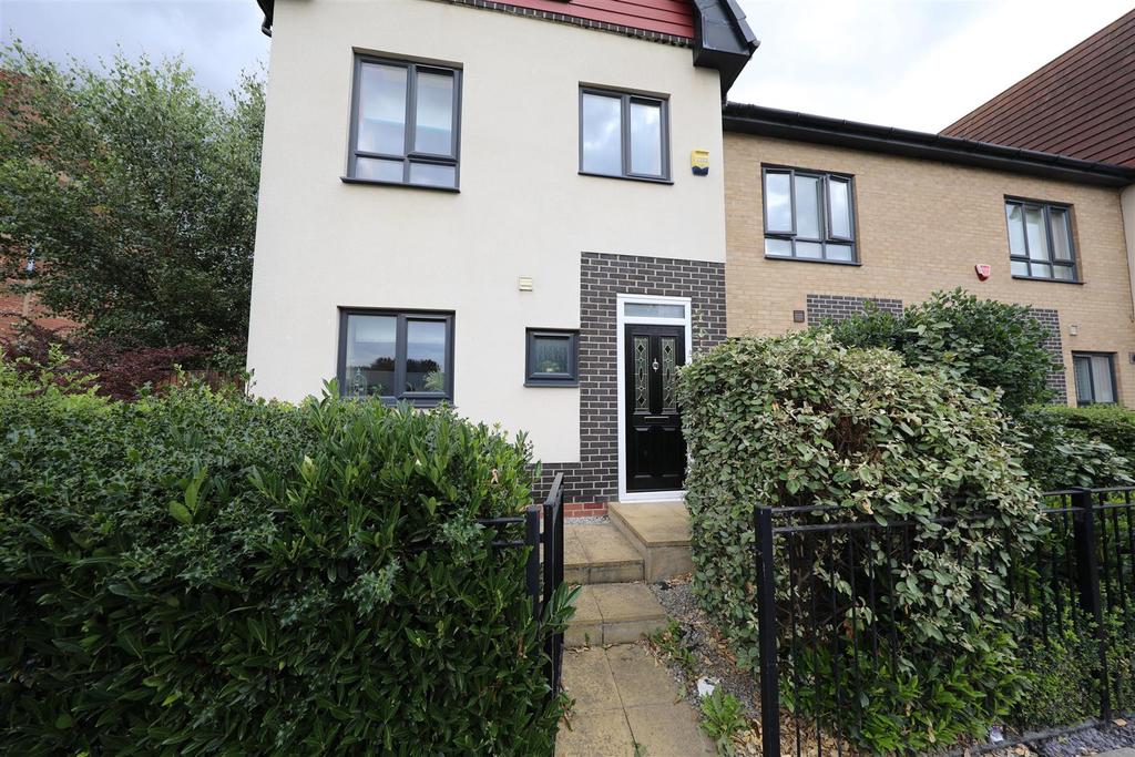 Hawthorn Avenue, Hull 3 bed end of terrace house £150,000
