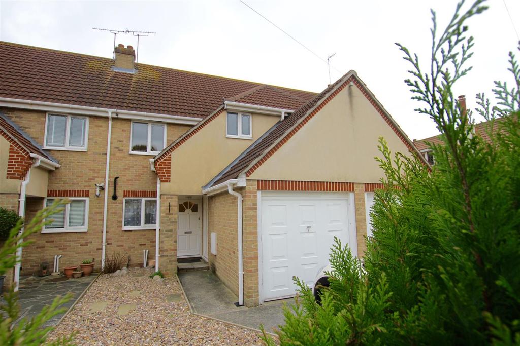 Blenheim Crescent, LeighOnSea, Essex 3 bed terraced house £1,450