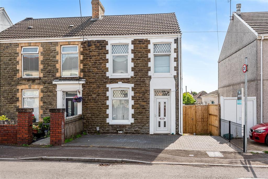 Culfor Road, Loughor, Swansea 3 bed semidetached house £170,000