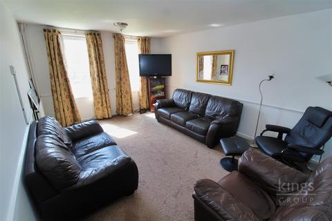 9 Warmington Close, London, E5 0BX