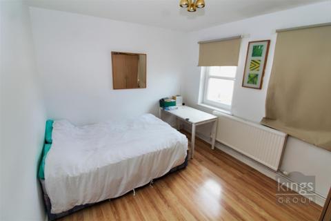 9 Warmington Close, London, E5 0BX
