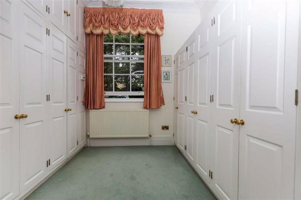 Walk-in Wardrobe