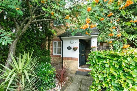1 Amblecote Meadows, London, SE12 9TA