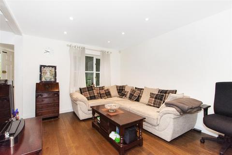 1 Amblecote Meadows, London, SE12 9TA