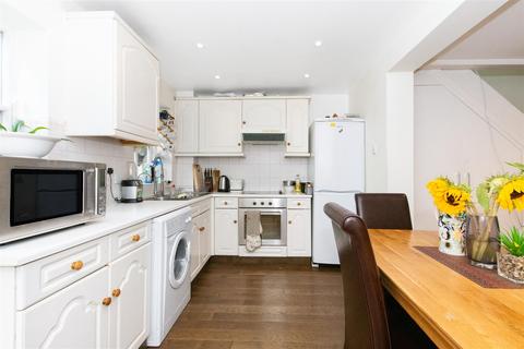 1 Amblecote Meadows, London, SE12 9TA