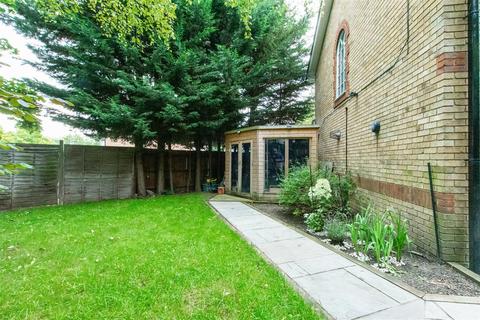 1 Amblecote Meadows, London, SE12 9TA