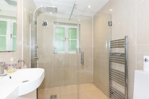 1 Amblecote Meadows, London, SE12 9TA