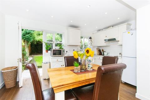 1 Amblecote Meadows, London, SE12 9TA