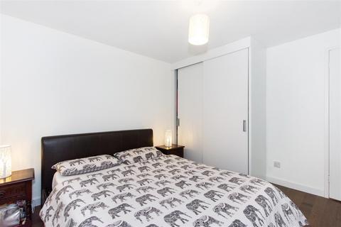 1 Amblecote Meadows, London, SE12 9TA