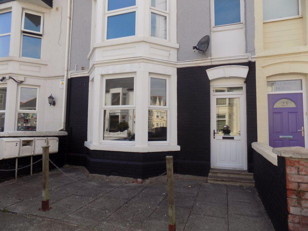 St Mary Street, Porthcawl, Bridgend, CF36 3YL Shop £450 pcm (£104 pw)
