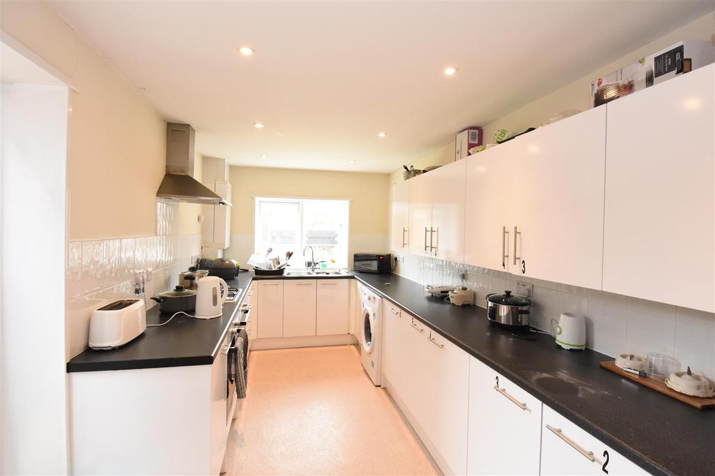 Jervis Road, North End, Portsmouth 7 bed terraced house £425 pcm (£98 pw)
