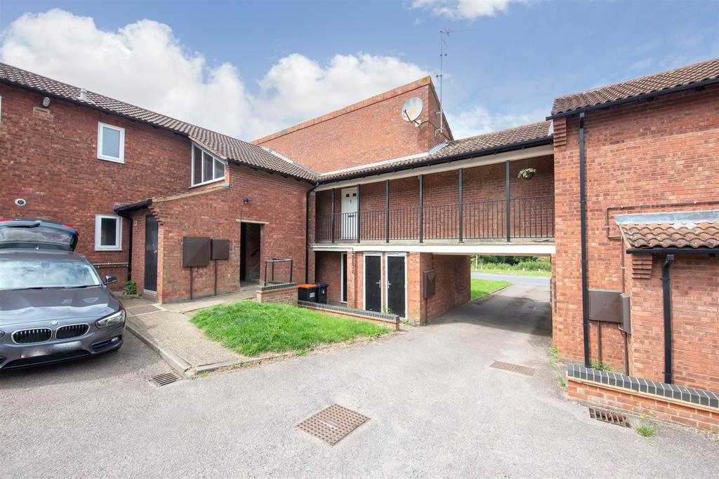 Plaiters Way, Bidwell, Houghton Regis 1 bed flat £145,000