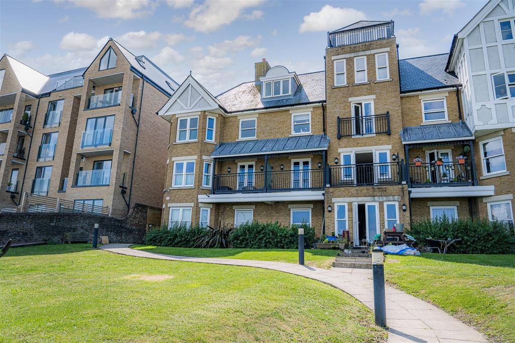 Charles Street, Herne Bay 2 bed apartment £995 pcm (£230 pw)