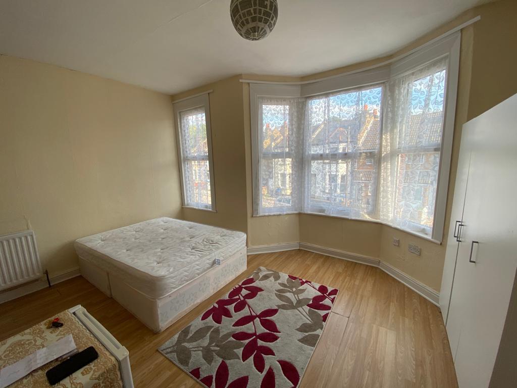 Whitehall Road, Thornton Heath, Surrey, CR7 House share £600 pcm (£