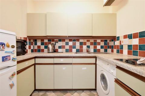 1 bedroom ground floor flat for sale - St. Cyriacs, Chichester, West Sussex