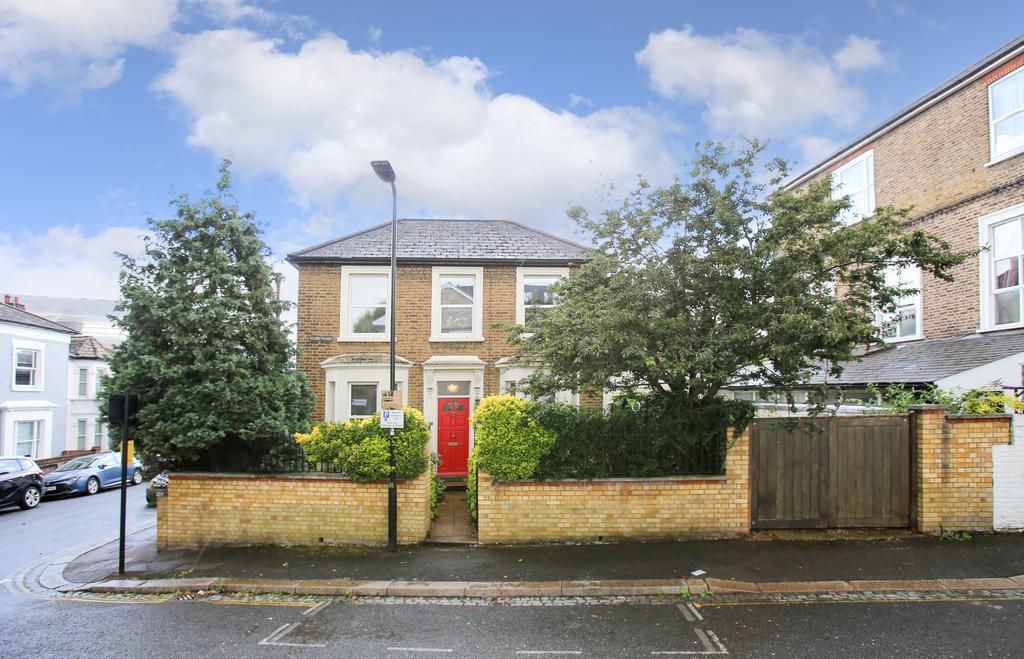 Grove Place, Acton, W3 3 bed detached house £875,000