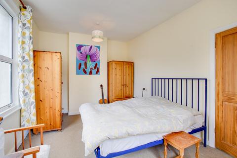 1 Grove Place, London, W3 6AS