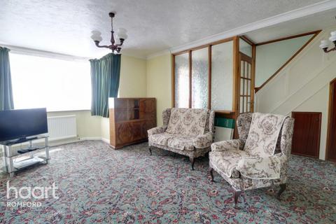 6 Granger Way, Romford, RM1 2RU