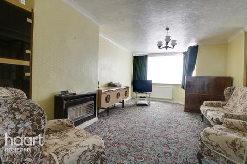 6 Granger Way, Romford, RM1 2RU
