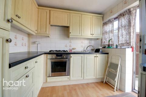 6 Granger Way, Romford, RM1 2RU