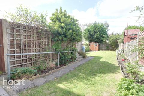 6 Granger Way, Romford, RM1 2RU
