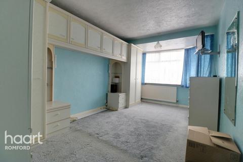 6 Granger Way, Romford, RM1 2RU
