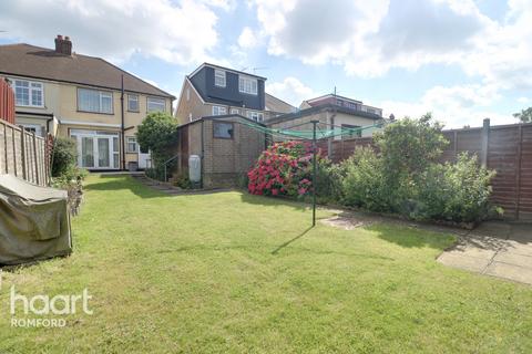 6 Granger Way, Romford, RM1 2RU
