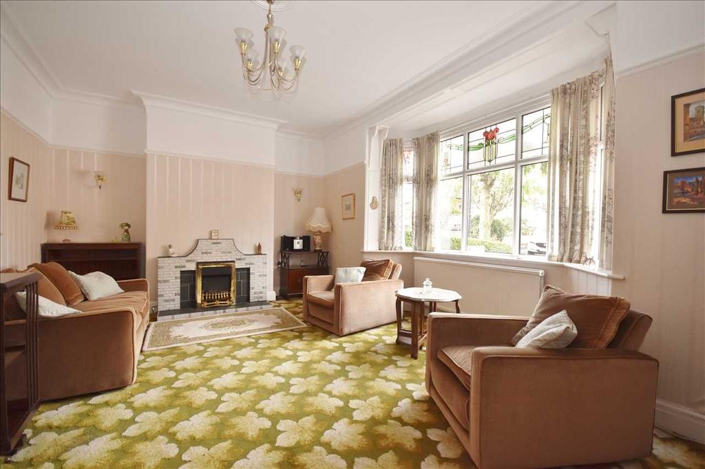 Queens Grove, Chorley 3 bed semidetached house £199,000