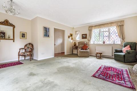 1 Davema Close, Chislehurst, BR7 5QZ