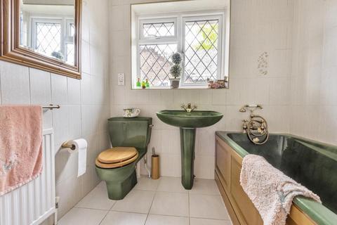 1 Davema Close, Chislehurst, BR7 5QZ