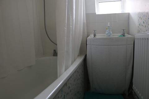 1 bedroom in a flat share to rent - CAMBELL HOUSE, WHITE CITY ESTATE, WHITE CITY, LONDON W12